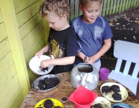 Making mudcakes at afterschool club